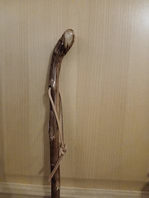 Wanderstock aus Naturholz